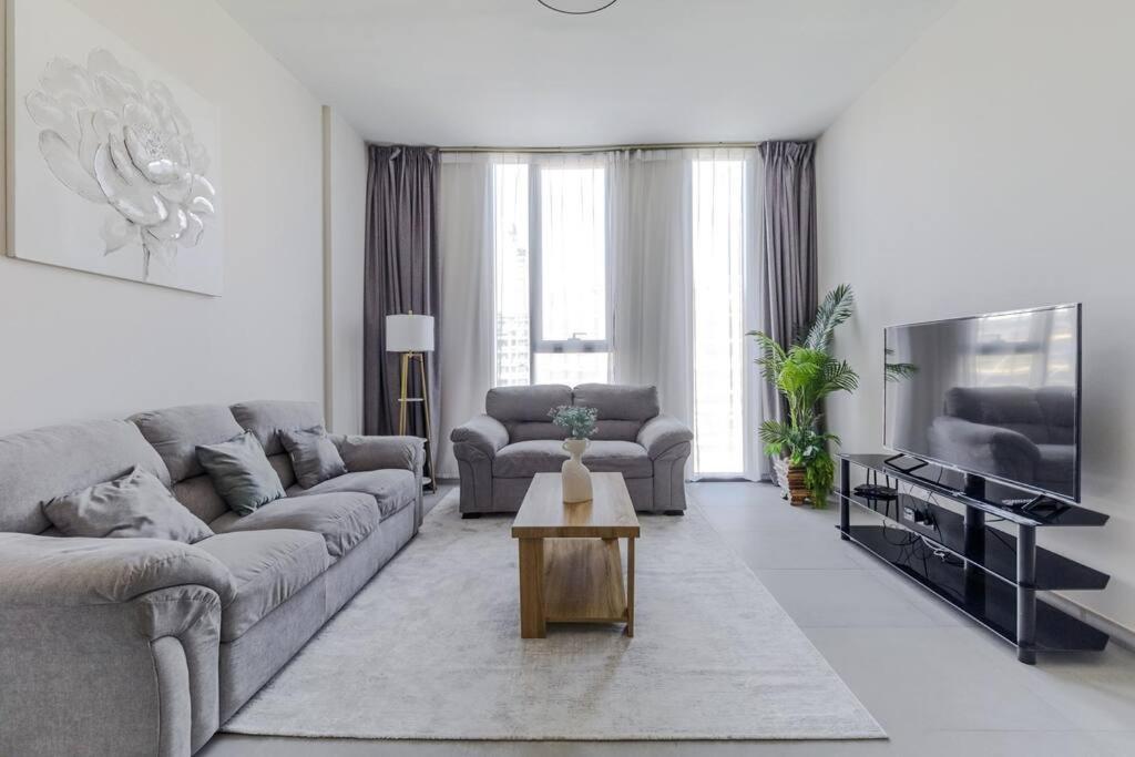 Sahab - Solo 1Br Apt In Al Jada Sharjah Exterior photo