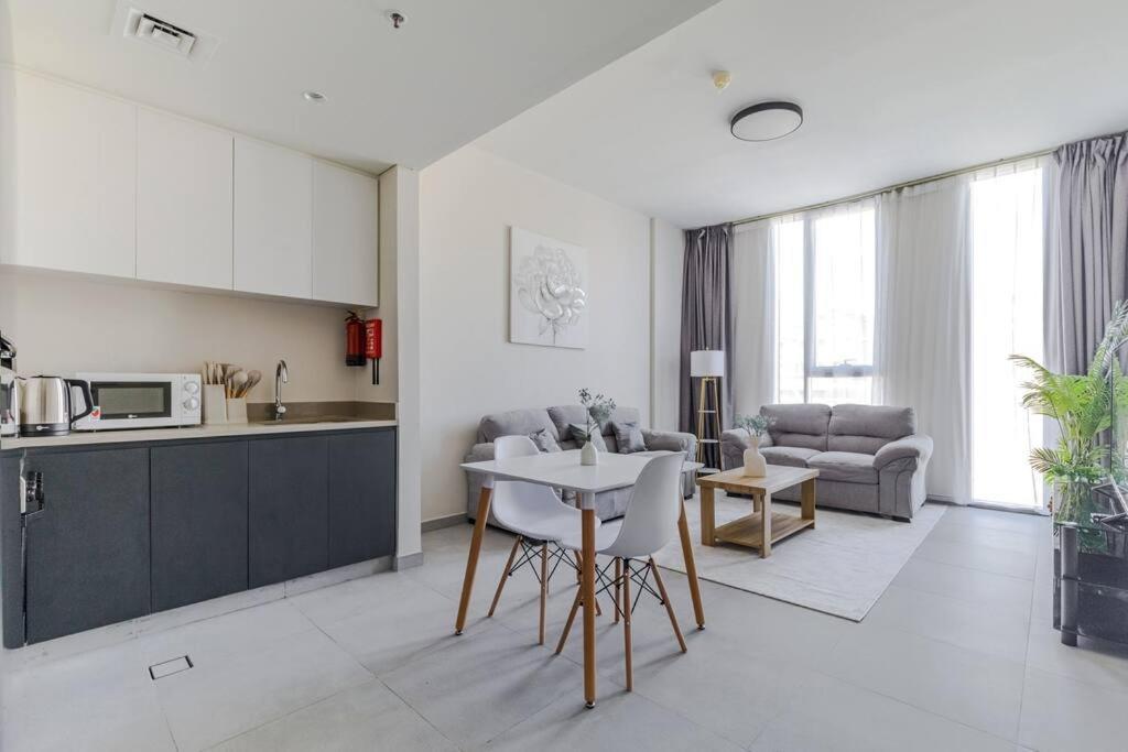 Sahab - Solo 1Br Apt In Al Jada Sharjah Exterior photo