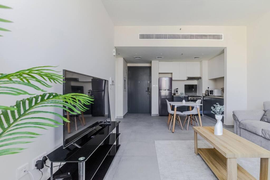 Sahab - Solo 1Br Apt In Al Jada Sharjah Exterior photo