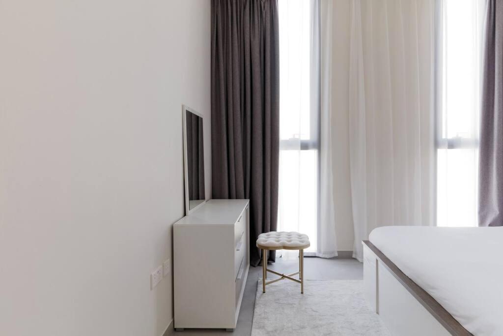 Sahab - Solo 1Br Apt In Al Jada Sharjah Exterior photo