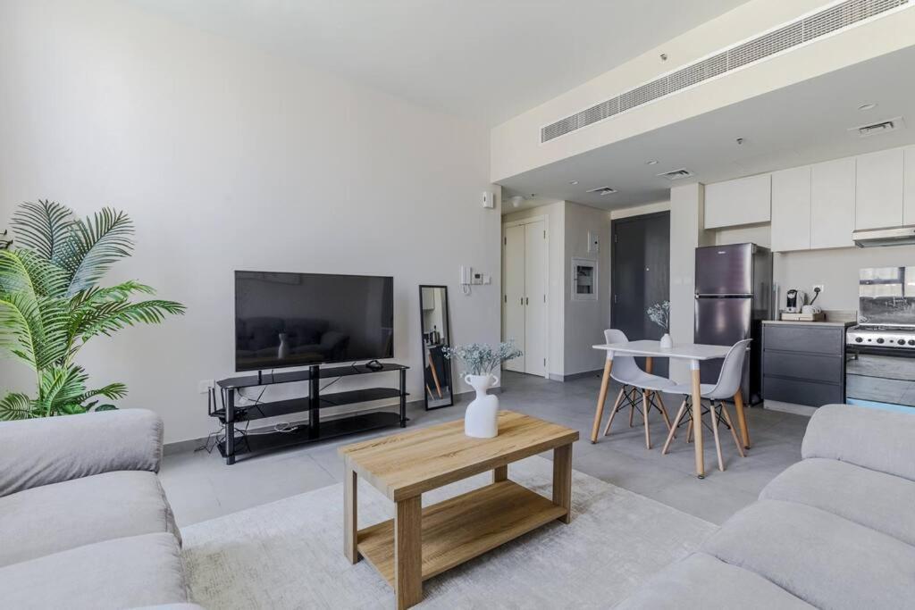 Sahab - Solo 1Br Apt In Al Jada Sharjah Exterior photo