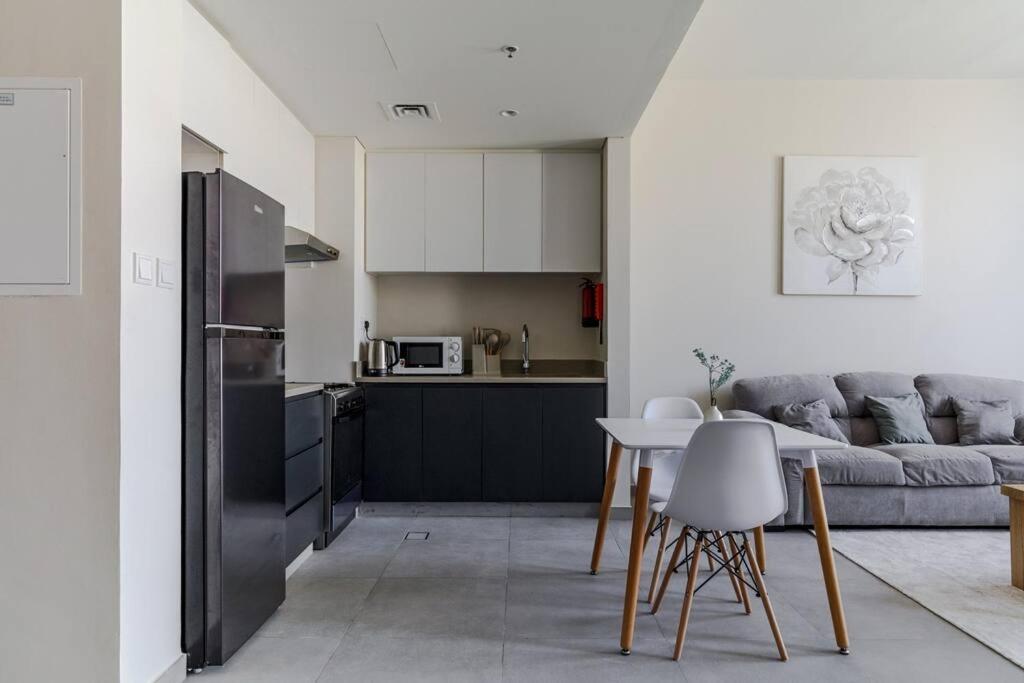 Sahab - Solo 1Br Apt In Al Jada Sharjah Exterior photo