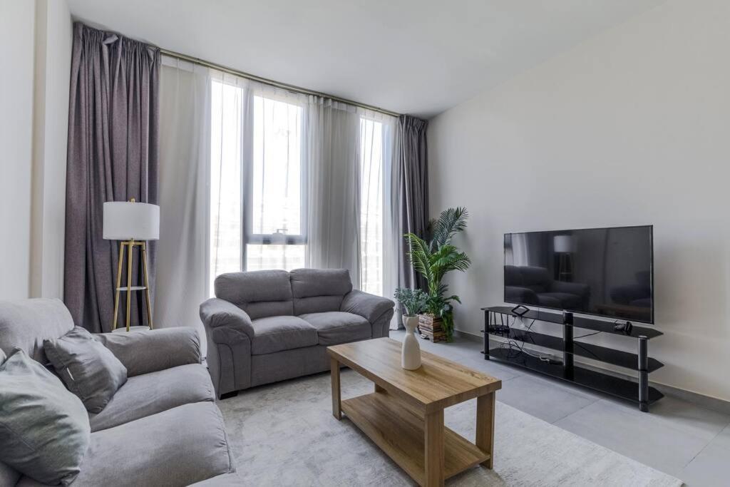 Sahab - Solo 1Br Apt In Al Jada Sharjah Exterior photo