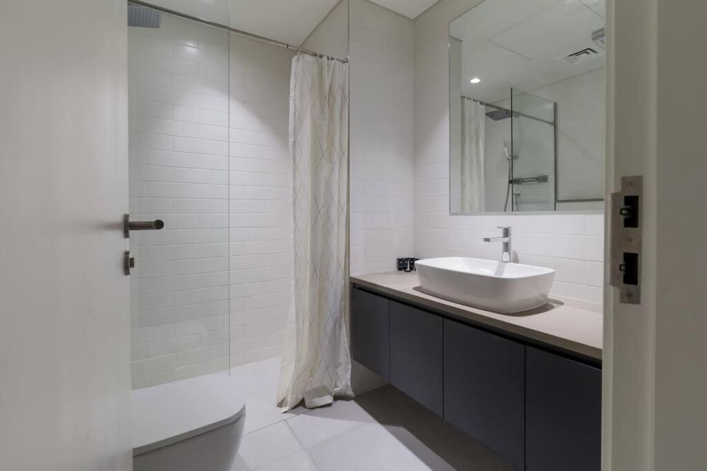 Sahab - Solo 1Br Apt In Al Jada Sharjah Exterior photo