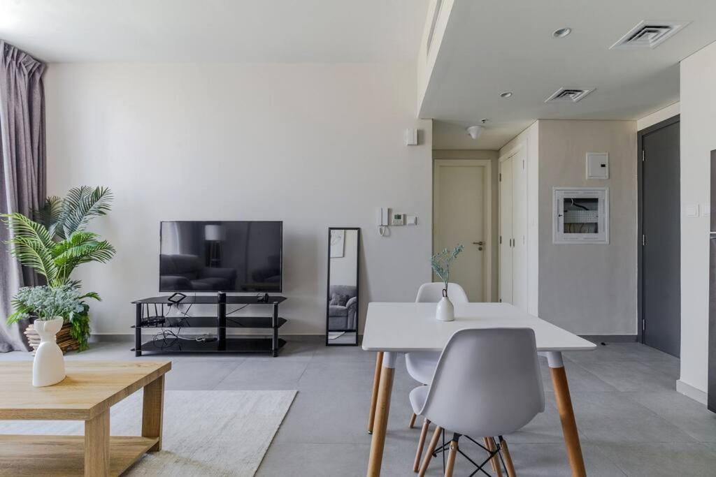 Sahab - Solo 1Br Apt In Al Jada Sharjah Exterior photo