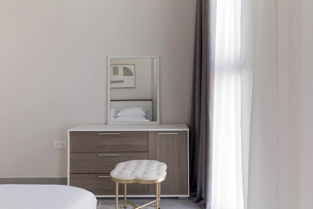 Sahab - Solo 1Br Apt In Al Jada Sharjah Exterior photo