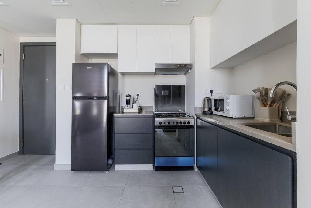 Sahab - Solo 1Br Apt In Al Jada Sharjah Exterior photo